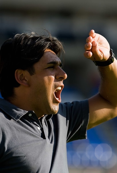 Rivarola muy atento a sus jugadores