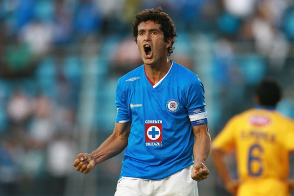 Riveros marcó un golazo que cerró la cuenta