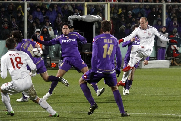 Robben saca un balazo de pierna izquierda.