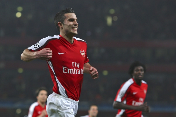 Robin van Persie sentenció al Villarreal.