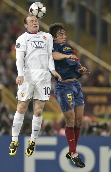 Rooney da todo lo que tiene.