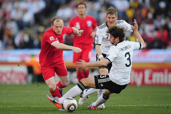 Rooney fue detenido por la defensa