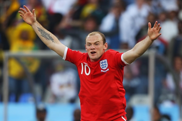 Rooney no puede creer que no se marcara el gol