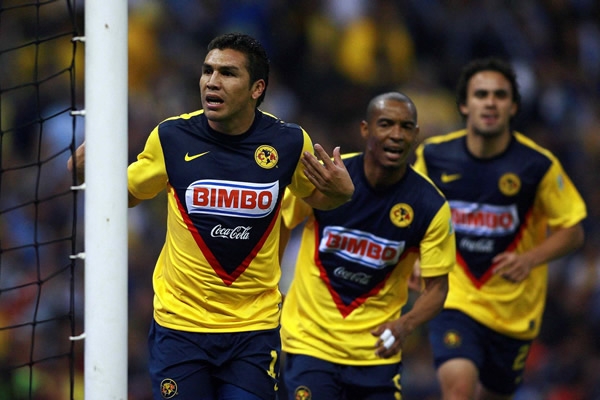 Salvador Cabañas abrió el marcador