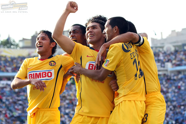 Salvador Cabañas marcó el 0-3 al minuto 34 de tiro libre.