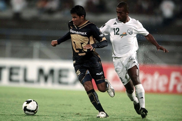 Santana muy concentrado.