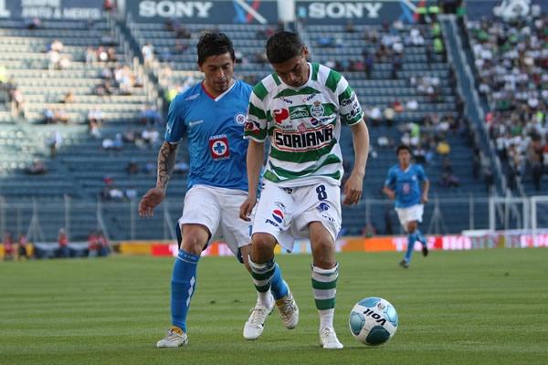 Santos esperó y mató en el contragolpe