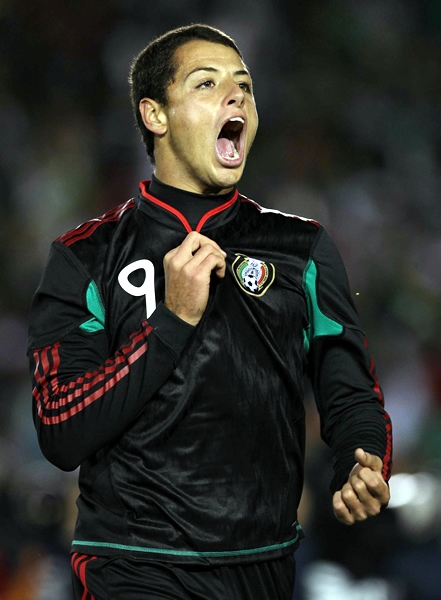 Se empieza a hacer costumbre ver gol de Chicharito.