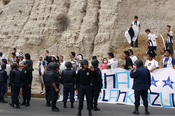 Seguridad fuera del Estadio
