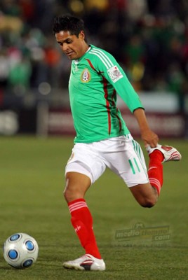 Sergio Santana entró, provocó un penal y él mismo lo anotó.