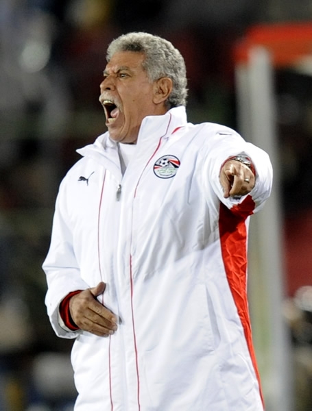 Shehata festejó con todo el gol.
