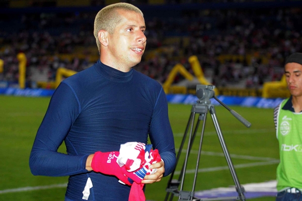 Siempre Bautista le paga a Chivas con sus goles.