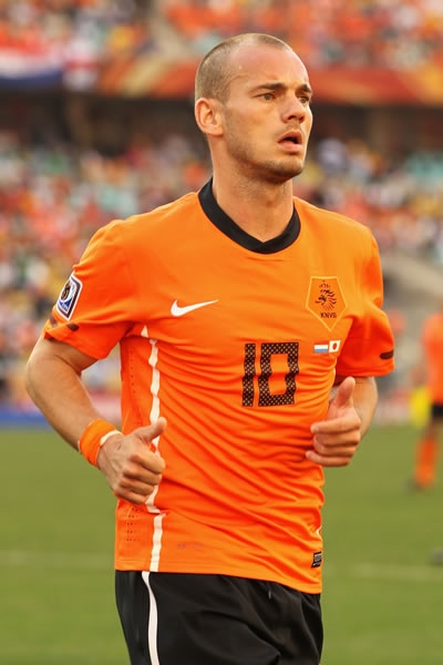 Sneijder también salió de cambio