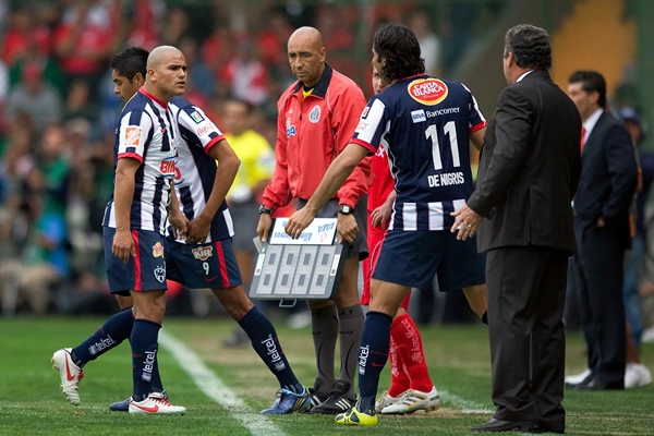 Suazo le dijo mil cosas a Vucetich por sacarlo.