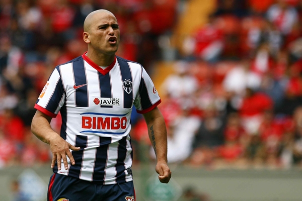 Suazo salió de cambio y está listo para la Final.