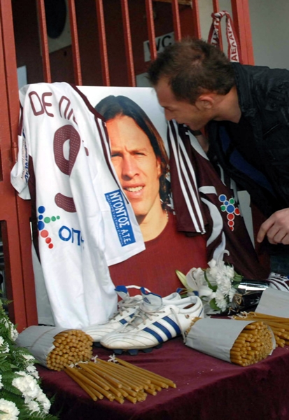 Sus amigos sufrieron por la terrible noticia.