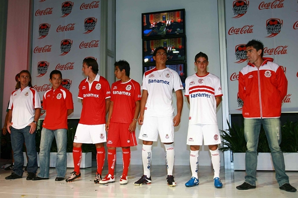 También presentaron su ropa de viaje