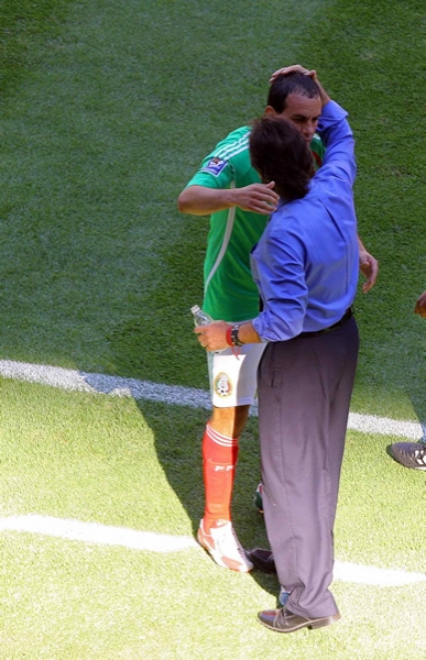 Temo saluda a De los Cobos