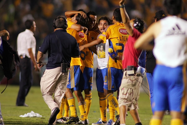 Tigres festejan permanencia