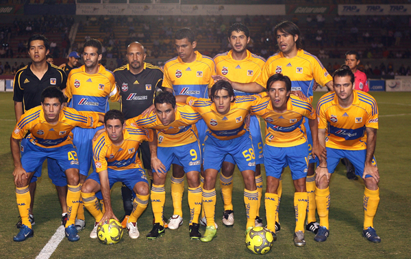 Los Tigres se metieron a la casa de Tecos buscando alejarse del descenso.