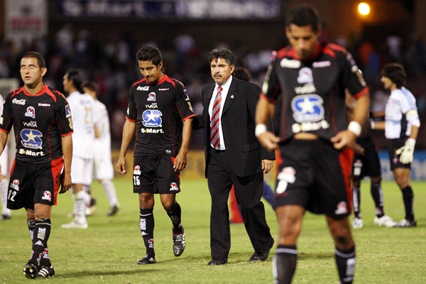 Treviño anima a sus muchachos.