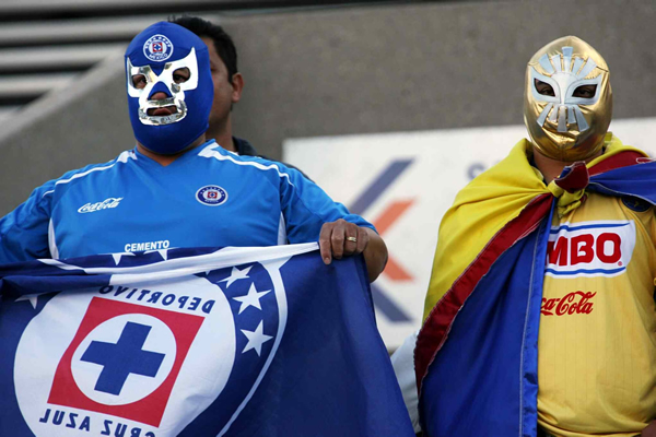 Un par de enmascarados, amigos y rivales.