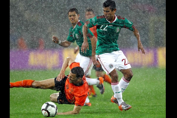 Un torrencial aguacero cayó en el Estadio de Badenova