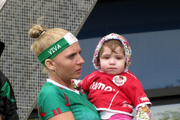 Una pequeña diablita, apoyando a la Selección