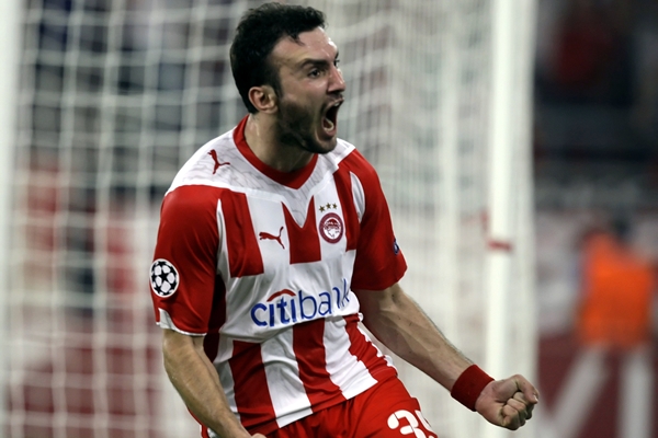 Vassilis Torosidis fue el malo de la película ante el AZ.