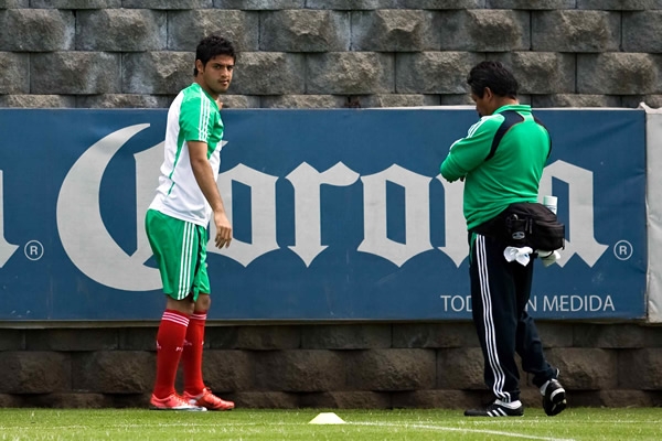 Vela trabajó aparte del grupo.