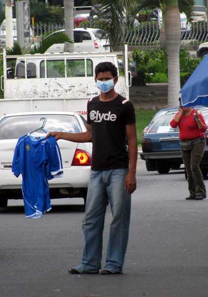 Venta de playeras con tababocas.