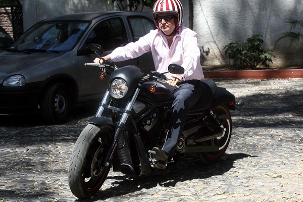 Vergara presumió su motocicleta.