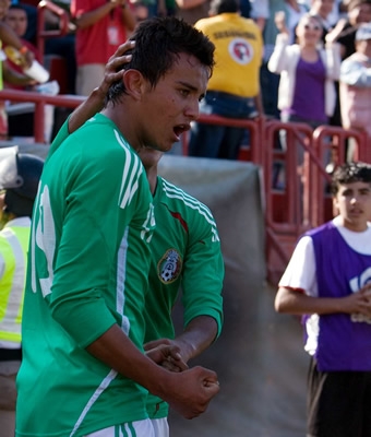 Víctor Manon de México festejando una anotación en el premundial sub-17 ante Trinidad y Tobago