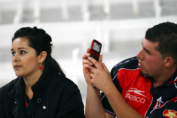 Viendo el partido en pareja