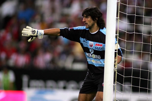 Vilar se llevó 2 goles en su visita al Jalisco
