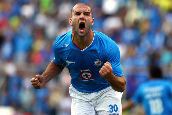 Villa festeja el 1-1