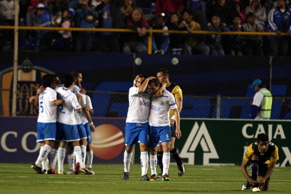 Villa y Lozano dieron la victoria a la Máquina