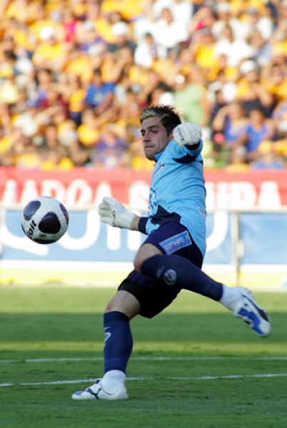 Villalpando despeja el esférico