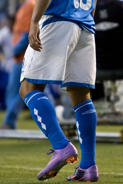 Villaluz, con sus Mercurial Vapor II, con tachones que se adaptan al campo