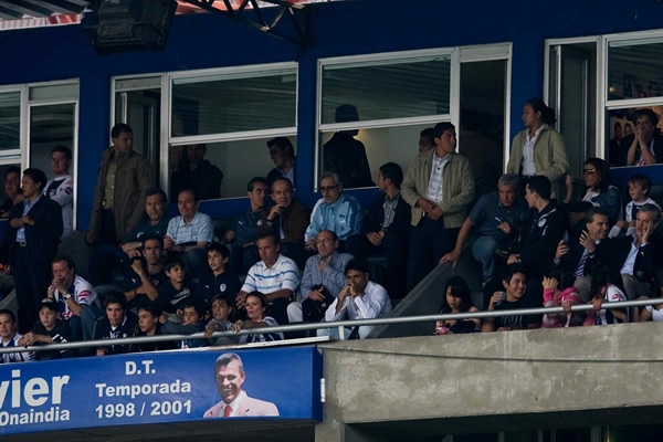Visitantes distingidos en el Huracán.