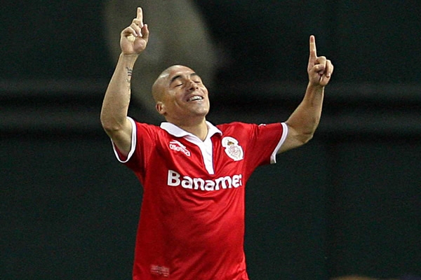 Vladimir Marin festeja uno de lso goles de Toluca