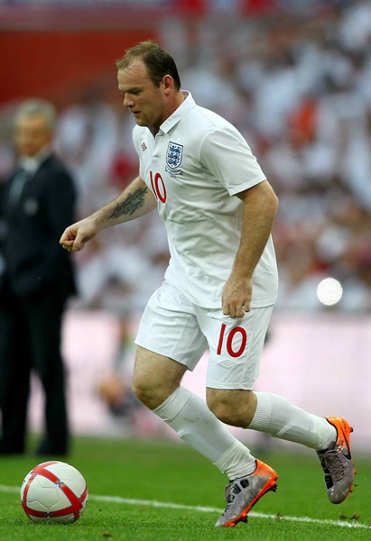 Wayne Rooney, causandole problemas al Tri