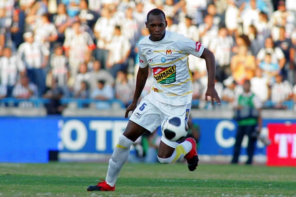 Wilson Tiago, mediocampsita de Monarcas