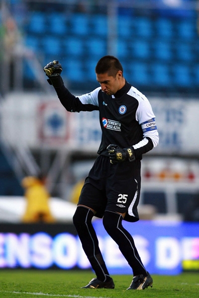 Yosgart Gutiérrez festeja el triunfo azul