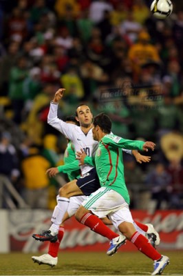 Aarón Galindo marcó de cerca a Donovan.
