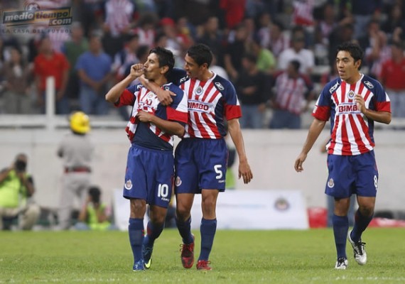 Alberto Medina marcó el 1-0 al minuto 14 a pase de Marco Fabián.