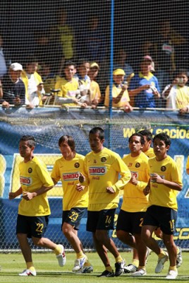 Algunos aficionados presenciaron el primer entrenamiento de las Águilas de ';Chucho';.