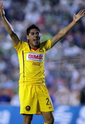 Argüello se encarga de cuidar la media cancha.