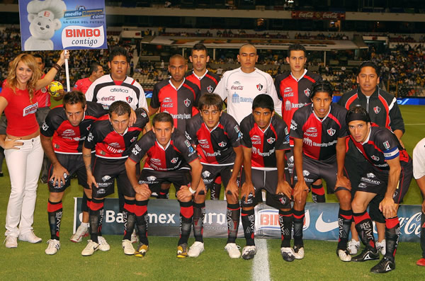 Atlas se toma la tradicional foto de equipo.