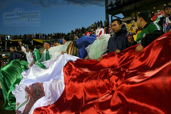La bandera tricolor ocupó una cabecera del Columbus Crew Stadium.